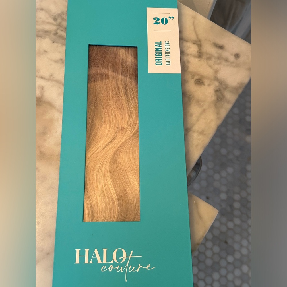 Halo Couture “the original” Halo extensions. 20 in. 100% Human Hair. Color 882.